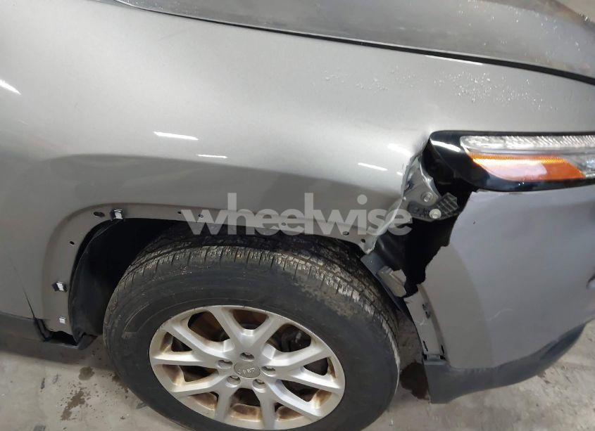 Photo 6 of 2015 Jeep Cherokee LATITUDE (VIN 1C4PJMCS5FW546508)