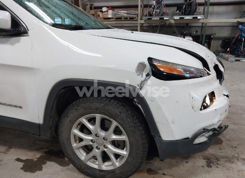 Photo 18 of 2015 Jeep Cherokee LATITUDE (VIN 1C4PJMCS5FW558660)