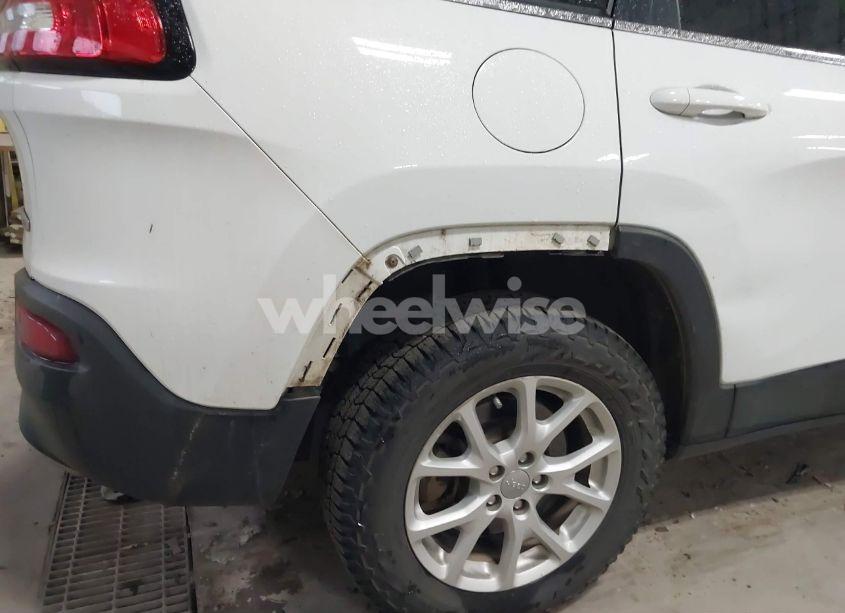 Photo 19 of 2015 Jeep Cherokee LATITUDE (VIN 1C4PJMCS5FW558660)