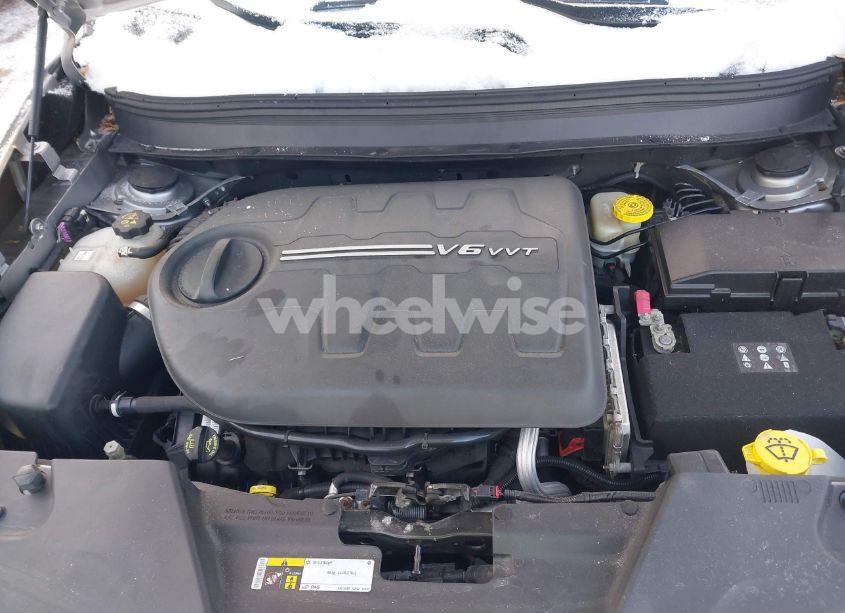 Photo 10 of 2015 Jeep Cherokee LATITUDE (VIN 1C4PJMCS5FW648861)