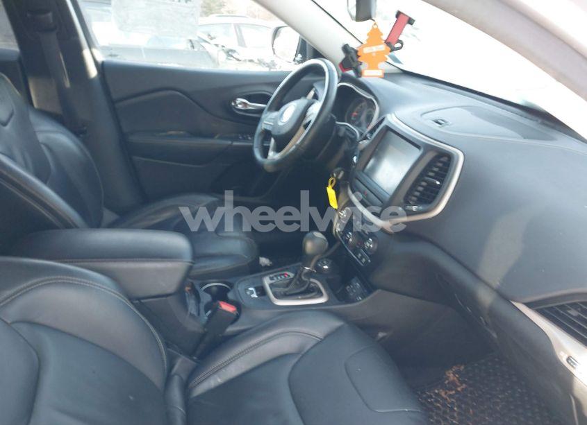 Photo 5 of 2015 Jeep Cherokee LATITUDE (VIN 1C4PJMCS5FW648861)