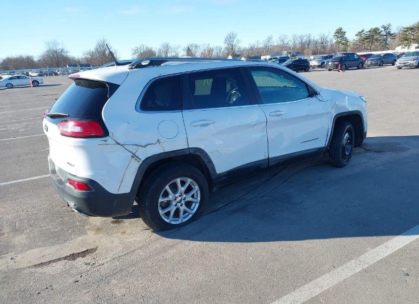Photo 4 of 2015 Jeep Cherokee LATITUDE (VIN 1C4PJMCS5FW667846)