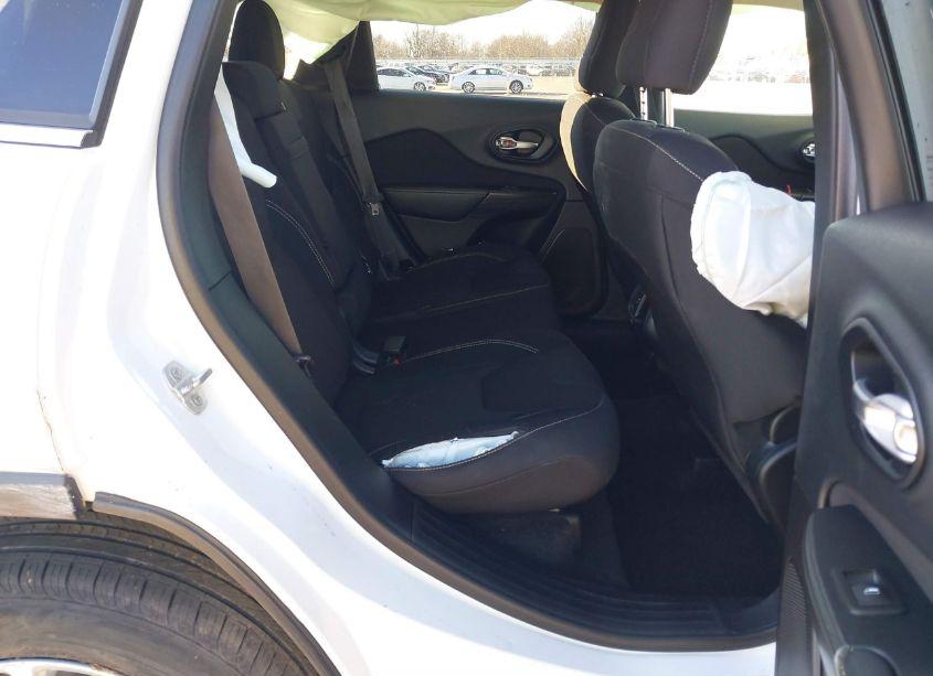 Photo 8 of 2015 Jeep Cherokee LATITUDE (VIN 1C4PJMCS5FW667846)