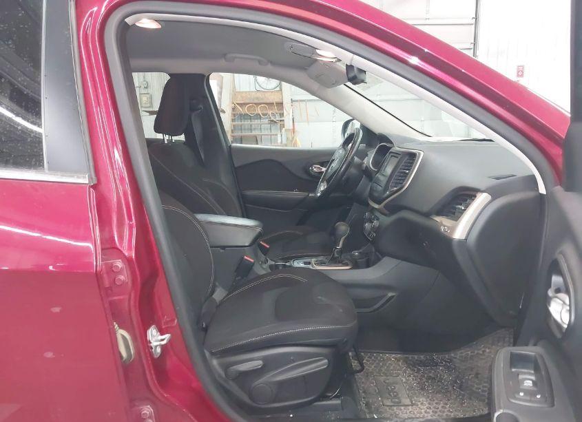 Photo 5 of 2016 Jeep Cherokee LATITUDE (VIN 1C4PJMCS5GW121159)