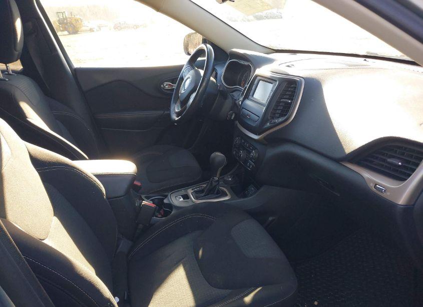 Photo 5 of 2016 Jeep Cherokee LATITUDE (VIN 1C4PJMCS5GW169454)