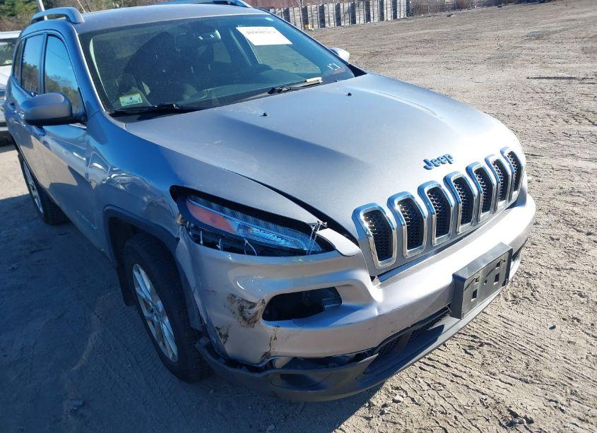 Photo 6 of 2016 Jeep Cherokee LATITUDE (VIN 1C4PJMCS5GW169454)