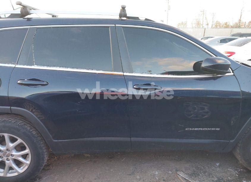 Photo 13 of 2016 Jeep Cherokee LATITUDE (VIN 1C4PJMCS5GW187937)