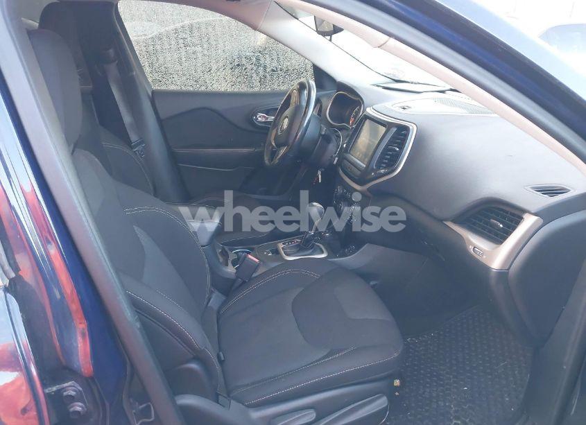 Photo 5 of 2016 Jeep Cherokee LATITUDE (VIN 1C4PJMCS5GW187937)