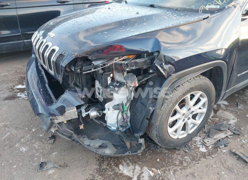 Photo 6 of 2016 Jeep Cherokee LATITUDE (VIN 1C4PJMCS5GW187937)