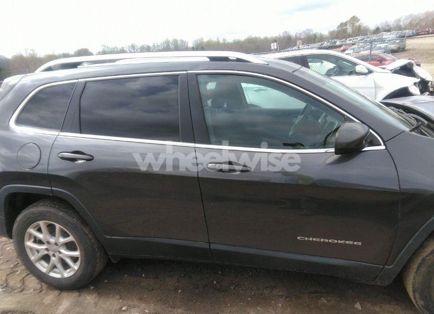 Photo 13 of 2016 Jeep Cherokee LATITUDE (VIN 1C4PJMCS5GW206129)