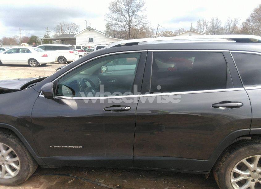 Photo 14 of 2016 Jeep Cherokee LATITUDE (VIN 1C4PJMCS5GW206129)