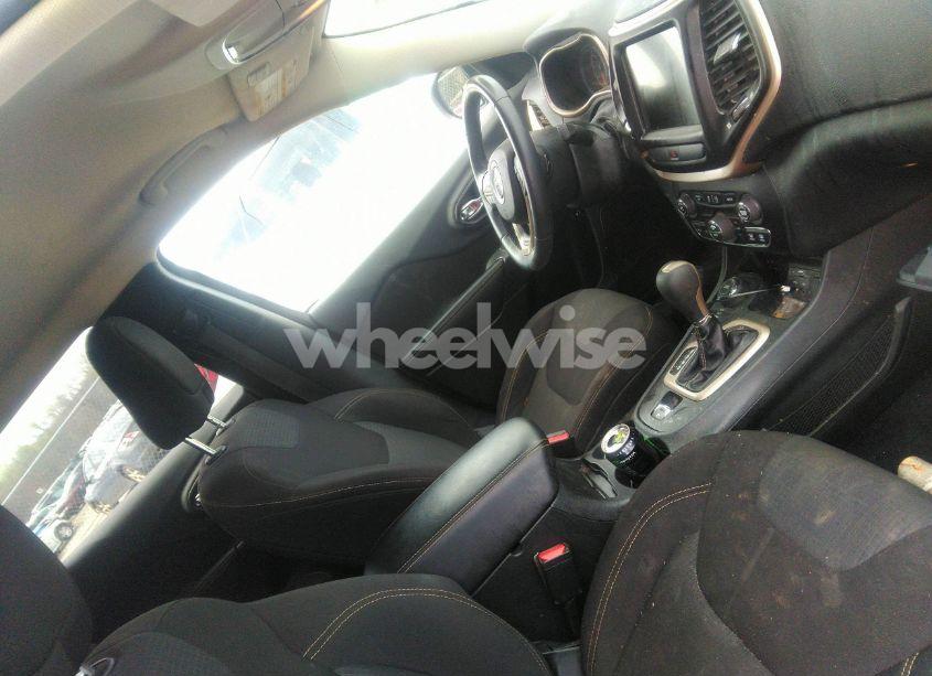 Photo 5 of 2016 Jeep Cherokee LATITUDE (VIN 1C4PJMCS5GW206129)