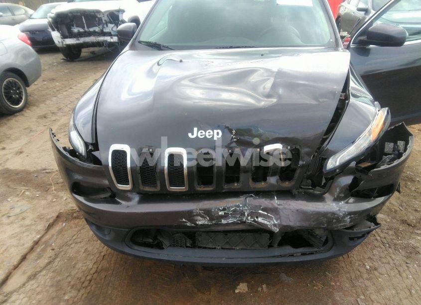 Photo 6 of 2016 Jeep Cherokee LATITUDE (VIN 1C4PJMCS5GW206129)