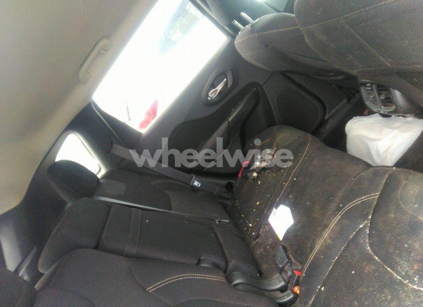 Photo 8 of 2016 Jeep Cherokee LATITUDE (VIN 1C4PJMCS5GW206129)