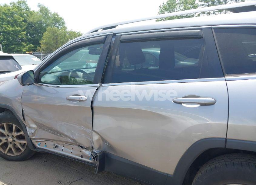 Photo 13 of 2016 Jeep Cherokee LATITUDE (VIN 1C4PJMCS5GW299959)