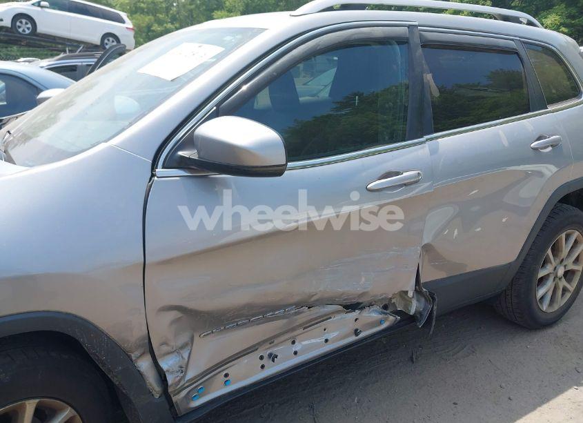 Photo 6 of 2016 Jeep Cherokee LATITUDE (VIN 1C4PJMCS5GW299959)