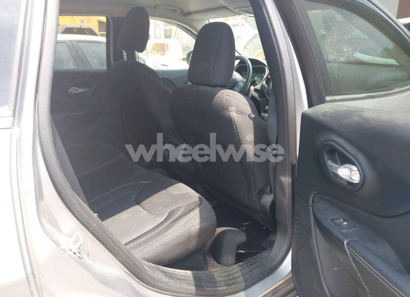 Photo 8 of 2016 Jeep Cherokee LATITUDE (VIN 1C4PJMCS5GW299959)