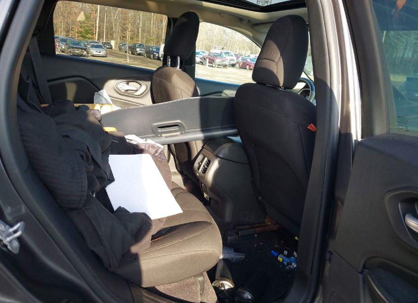 Photo 8 of 2017 Jeep Cherokee 75TH ANNIVERSARY EDITION 4X4 (VIN 1C4PJMCS5HW503712)