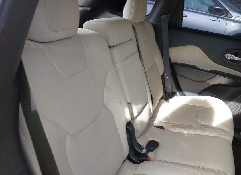 Photo 8 of 2017 Jeep Cherokee LATITUDE 4X4 (VIN 1C4PJMCS5HW544762)