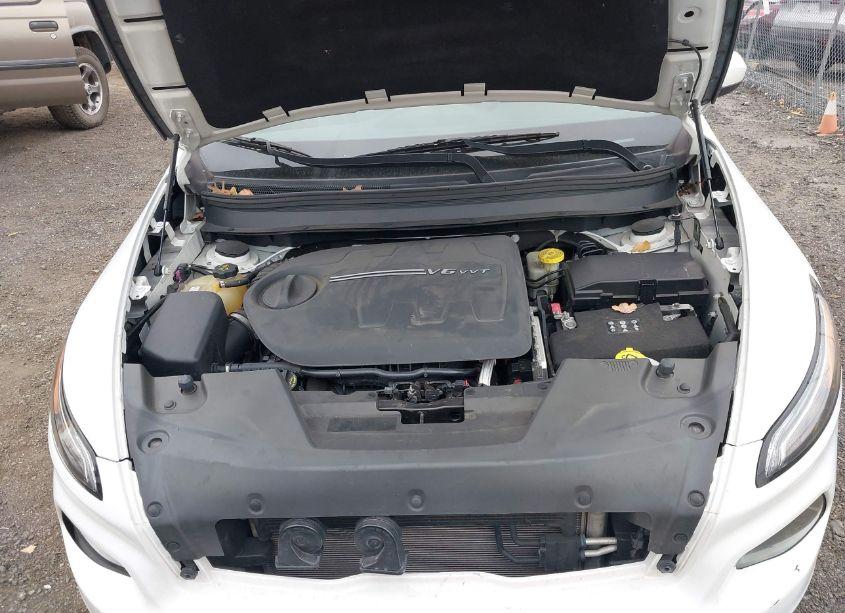 Photo 10 of 2017 Jeep Cherokee LATITUDE 4X4 (VIN 1C4PJMCS5HW576160)