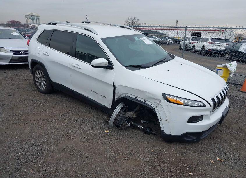 Photo 6 of 2017 Jeep Cherokee LATITUDE 4X4 (VIN 1C4PJMCS5HW576160)