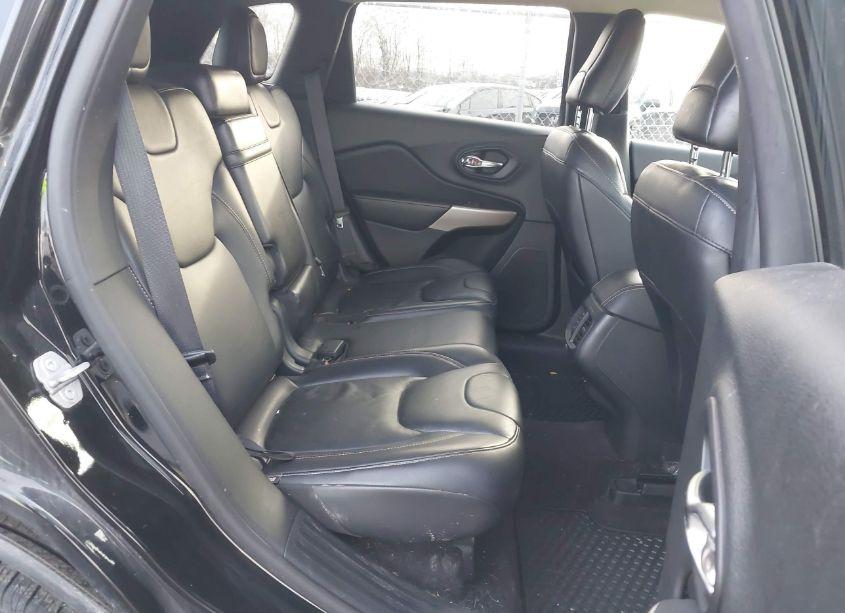 Photo 8 of 2017 Jeep Cherokee LATITUDE 4X4 (VIN 1C4PJMCS5HW639029)