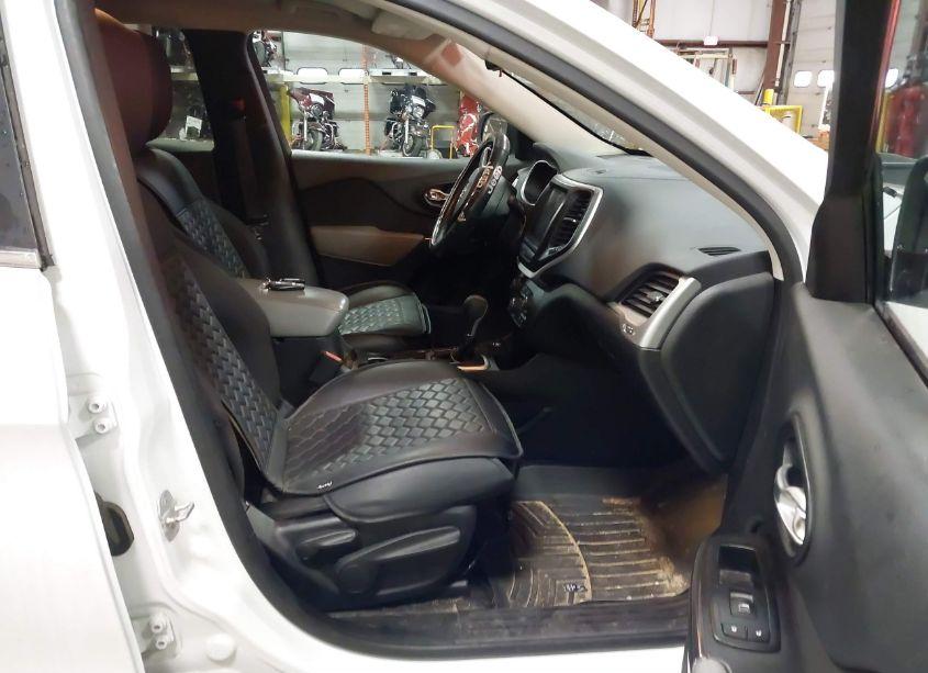 Photo 5 of 2014 Jeep Cherokee LATITUDE (VIN 1C4PJMCS6EW179553)