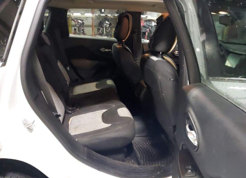 Photo 8 of 2014 Jeep Cherokee LATITUDE (VIN 1C4PJMCS6EW179553)