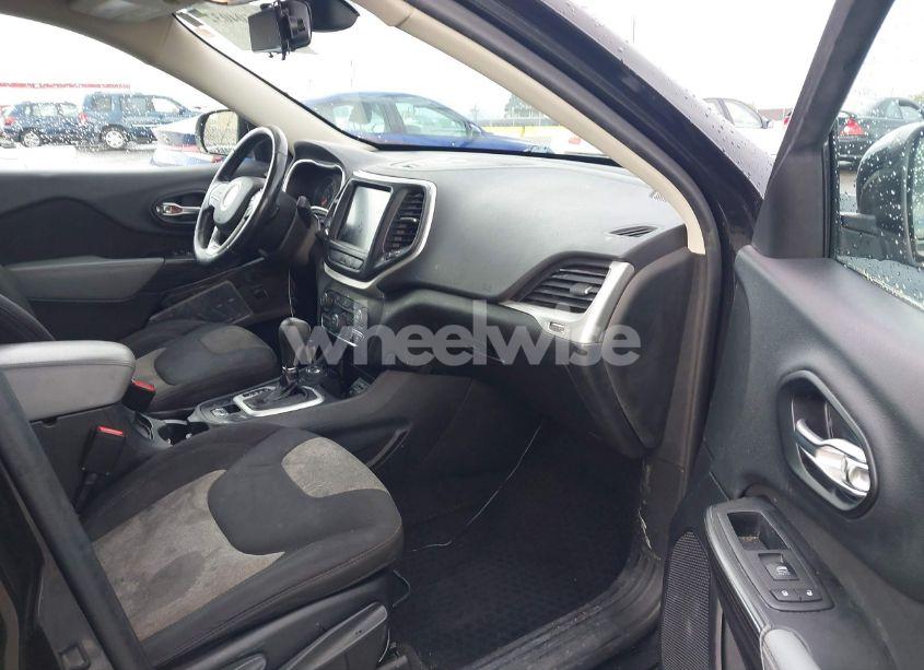 Photo 5 of 2014 Jeep Cherokee LATITUDE (VIN 1C4PJMCS6EW247933)