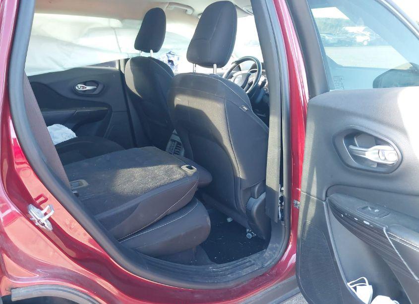 Photo 8 of 2015 Jeep Cherokee LATITUDE (VIN 1C4PJMCS6FW510424)