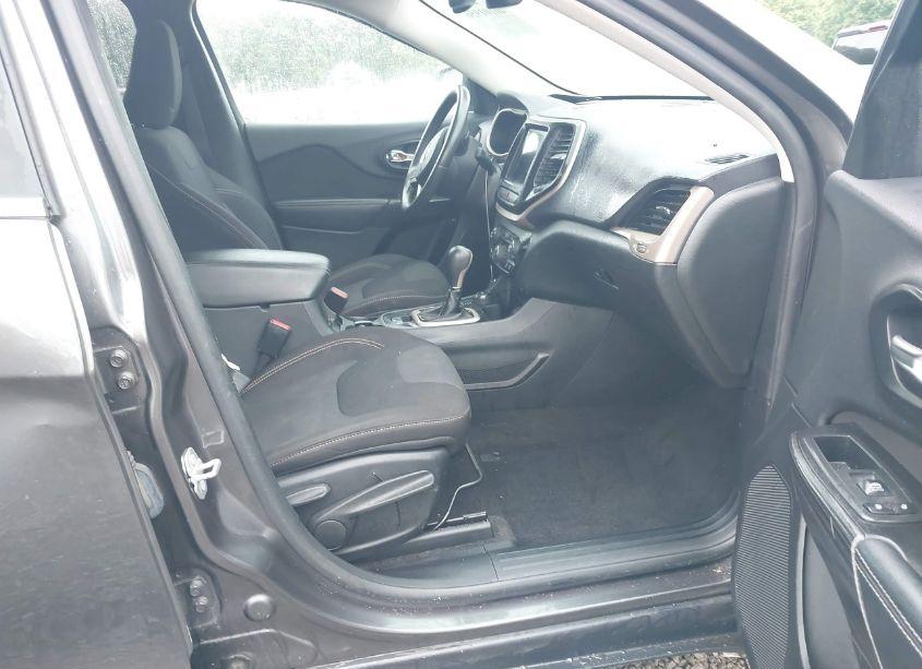 Photo 5 of 2015 Jeep Cherokee LATITUDE (VIN 1C4PJMCS6FW525084)