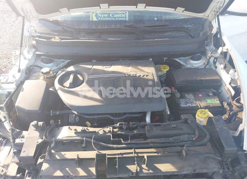 Photo 10 of 2015 Jeep Cherokee LATITUDE (VIN 1C4PJMCS6FW583776)