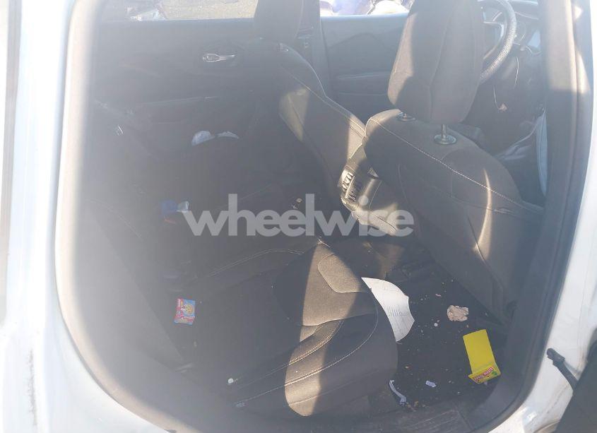 Photo 8 of 2015 Jeep Cherokee LATITUDE (VIN 1C4PJMCS6FW583776)