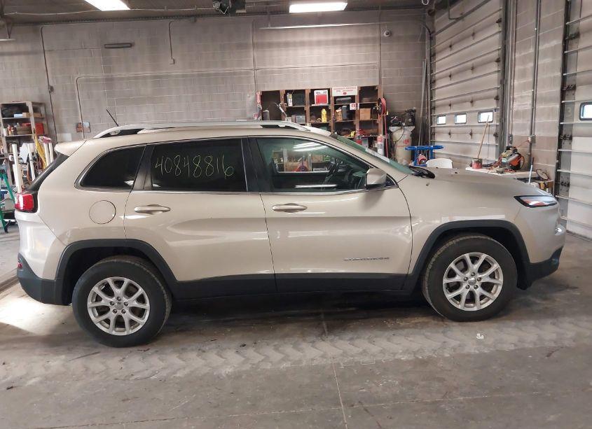 Photo 13 of 2015 Jeep Cherokee LATITUDE (VIN 1C4PJMCS6FW600110)