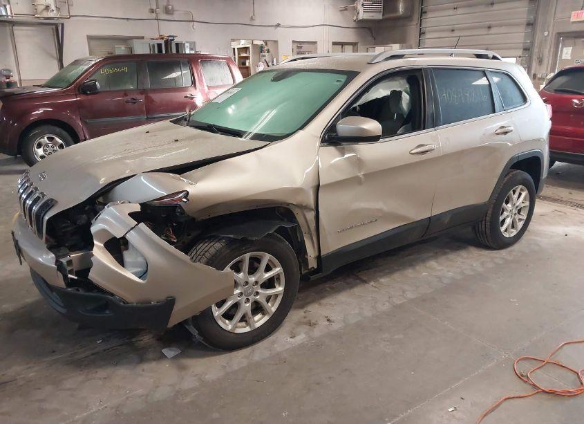 Photo 2 of 2015 Jeep Cherokee LATITUDE (VIN 1C4PJMCS6FW600110)