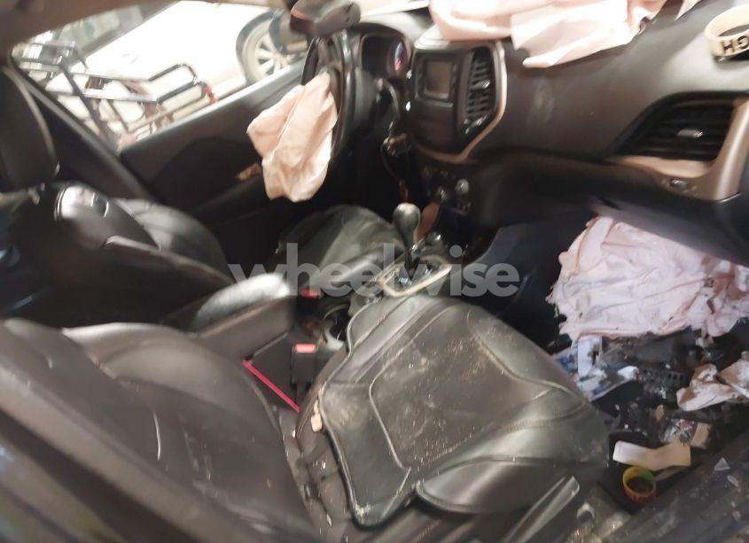 Photo 5 of 2015 Jeep Cherokee LATITUDE (VIN 1C4PJMCS6FW676622)