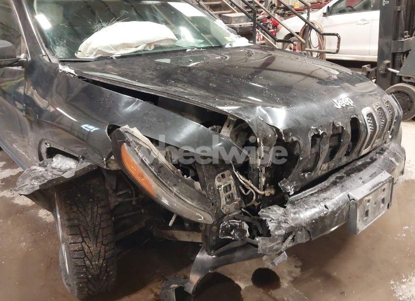 Photo 6 of 2015 Jeep Cherokee LATITUDE (VIN 1C4PJMCS6FW676622)