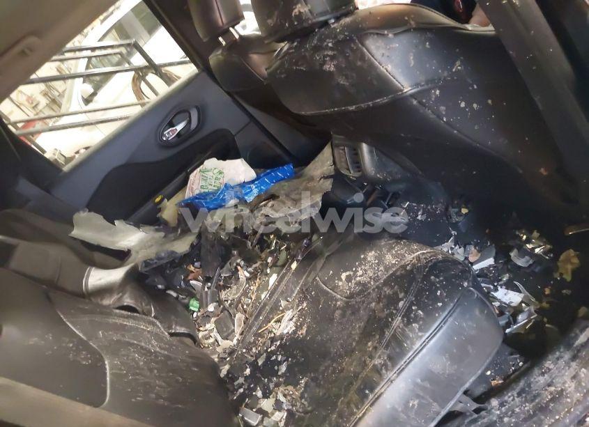 Photo 8 of 2015 Jeep Cherokee LATITUDE (VIN 1C4PJMCS6FW676622)