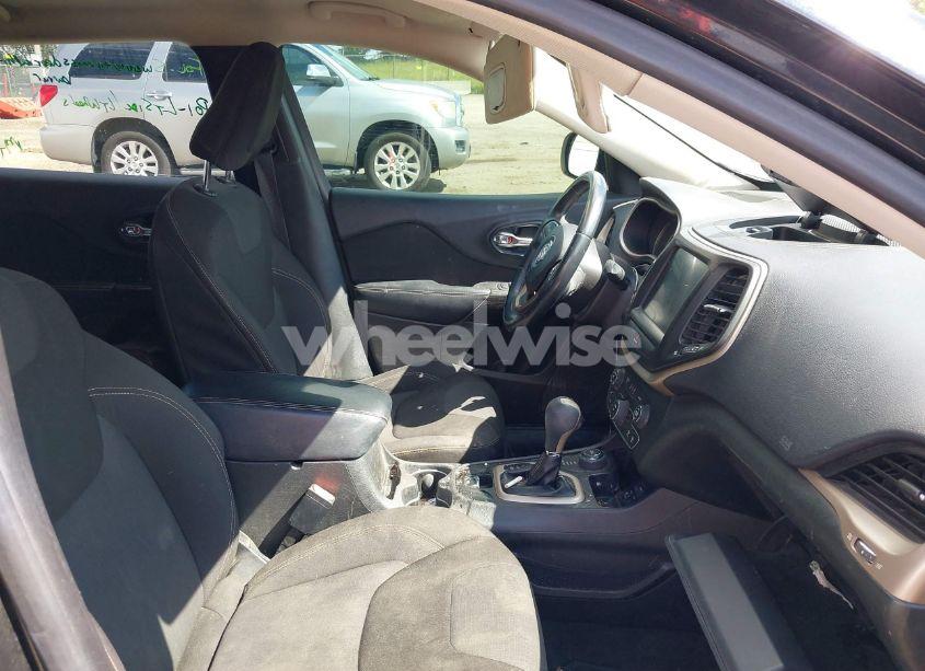 Photo 5 of 2015 Jeep Cherokee LATITUDE (VIN 1C4PJMCS6FW794850)