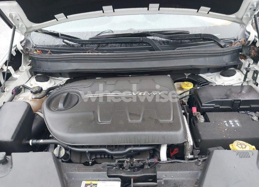 Photo 10 of 2016 Jeep Cherokee LATITUDE (VIN 1C4PJMCS6GW105892)