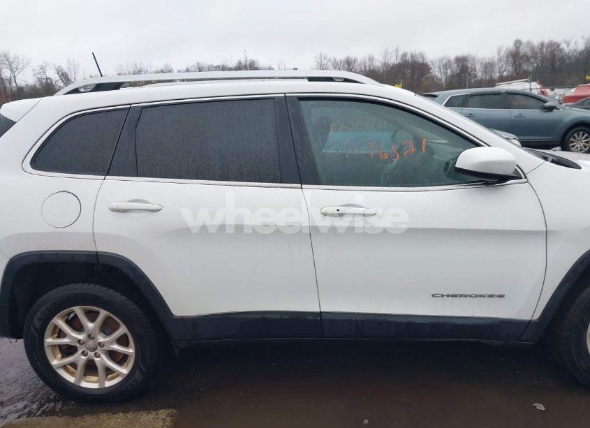 Photo 13 of 2016 Jeep Cherokee LATITUDE (VIN 1C4PJMCS6GW105892)