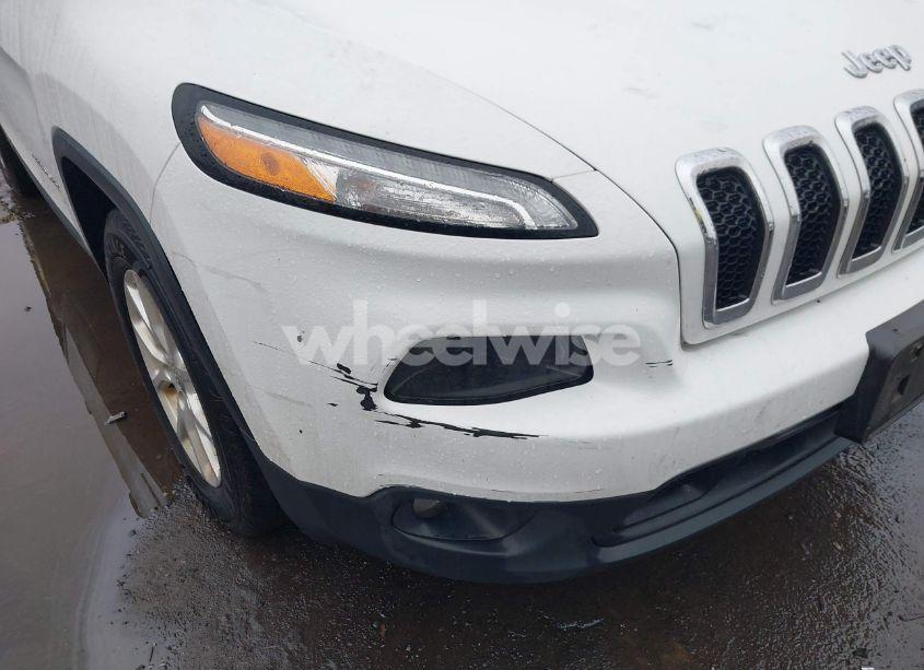 Photo 6 of 2016 Jeep Cherokee LATITUDE (VIN 1C4PJMCS6GW105892)