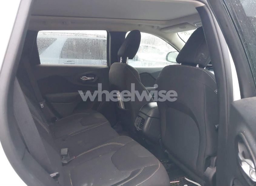 Photo 8 of 2016 Jeep Cherokee LATITUDE (VIN 1C4PJMCS6GW105892)