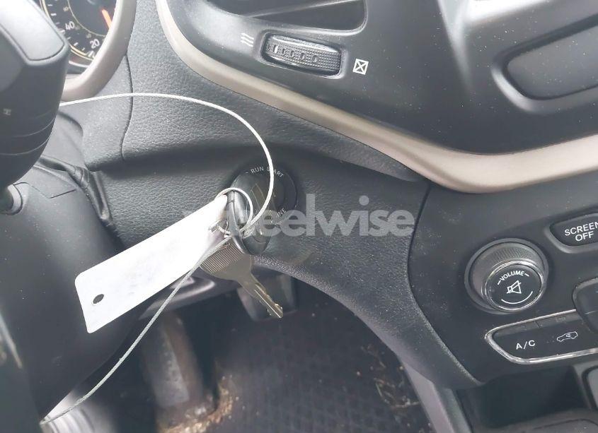 Photo 11 of 2016 Jeep Cherokee LATITUDE (VIN 1C4PJMCS6GW193407)