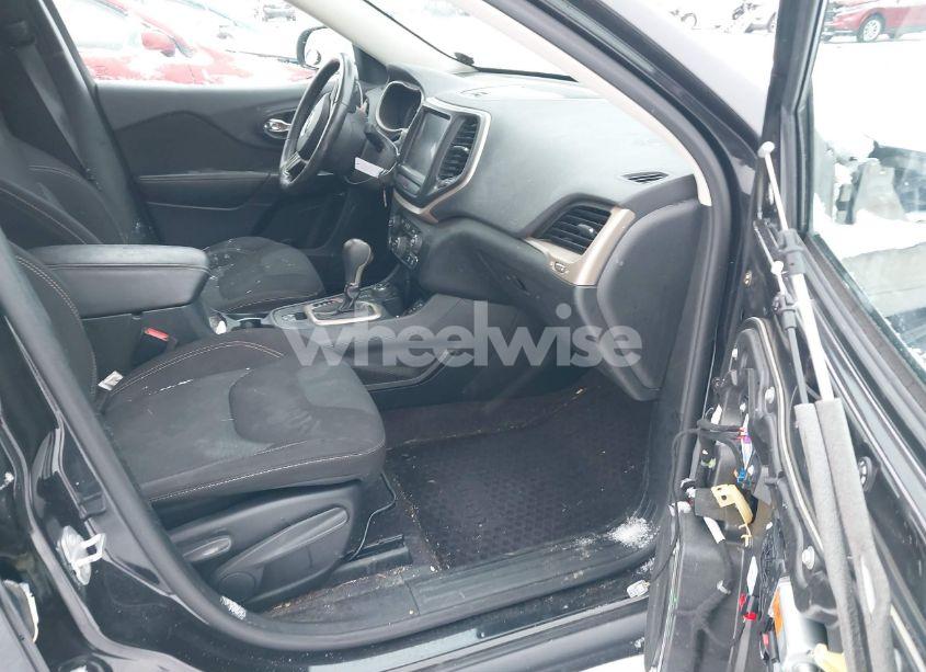 Photo 5 of 2016 Jeep Cherokee LATITUDE (VIN 1C4PJMCS6GW193407)