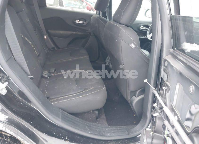 Photo 8 of 2016 Jeep Cherokee LATITUDE (VIN 1C4PJMCS6GW193407)