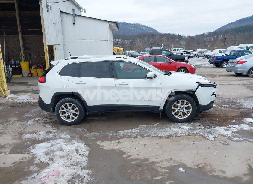 Photo 13 of 2016 Jeep Cherokee LATITUDE (VIN 1C4PJMCS6GW227801)