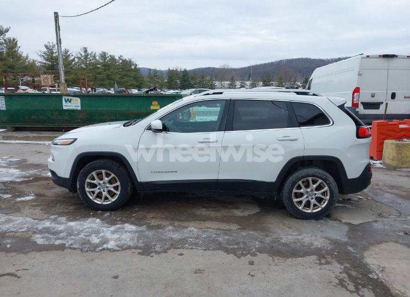 Photo 14 of 2016 Jeep Cherokee LATITUDE (VIN 1C4PJMCS6GW227801)