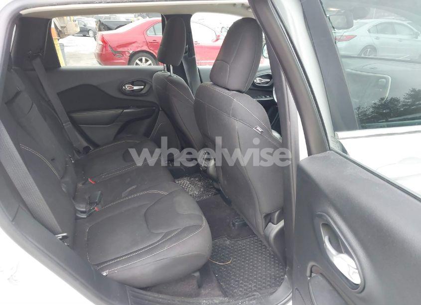 Photo 8 of 2016 Jeep Cherokee LATITUDE (VIN 1C4PJMCS6GW227801)