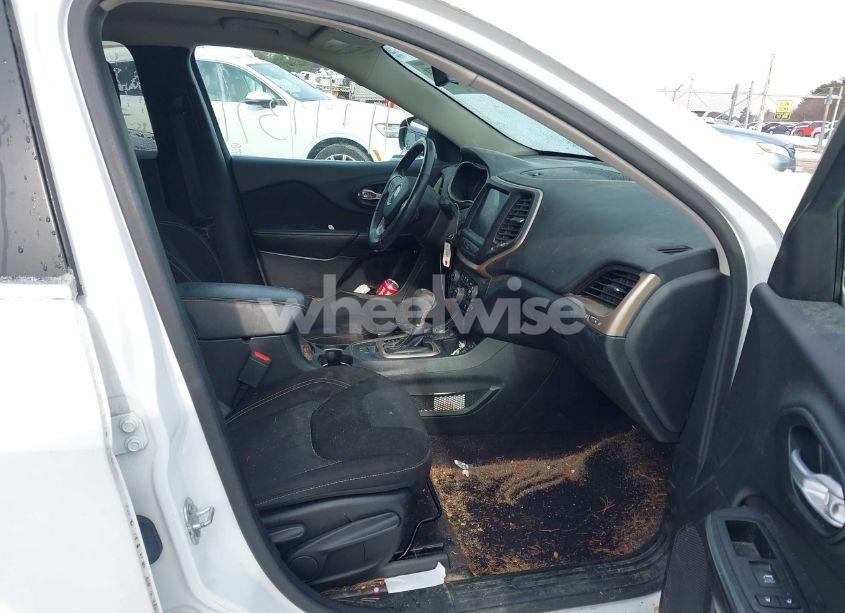 Photo 5 of 2016 Jeep Cherokee LATITUDE (VIN 1C4PJMCS6GW334864)